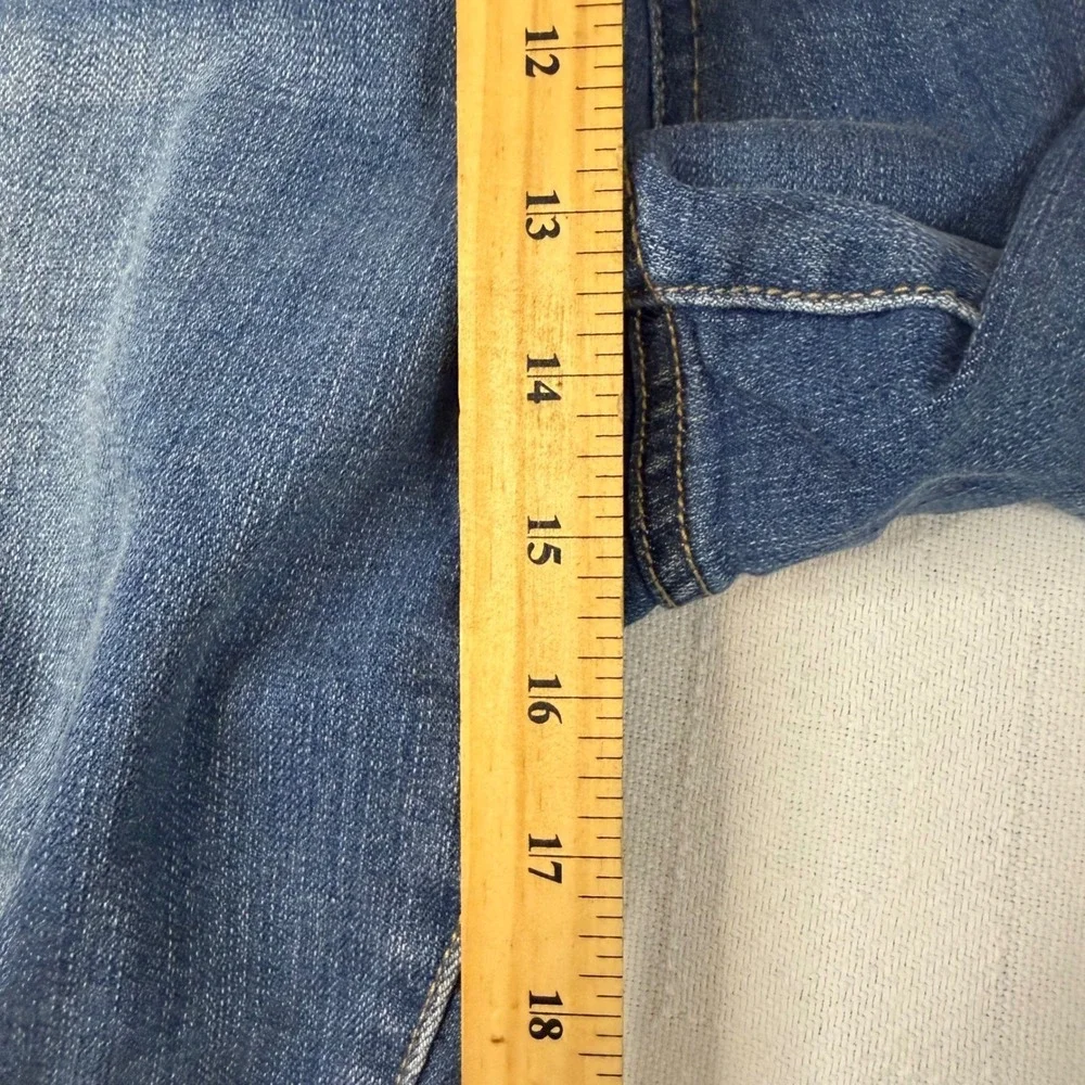 Terra & Sky Plus 28W Bermuda Short Light Wash Distressed Button Fly TummyControl
